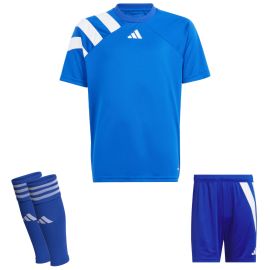 adidas Trikotsatz Fortore 23 Kinder 3-teilig Fussball Trikot Shorts Sleeve Stutzen